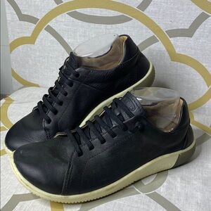 Keen KNX Barefoot Inspired Sneakers